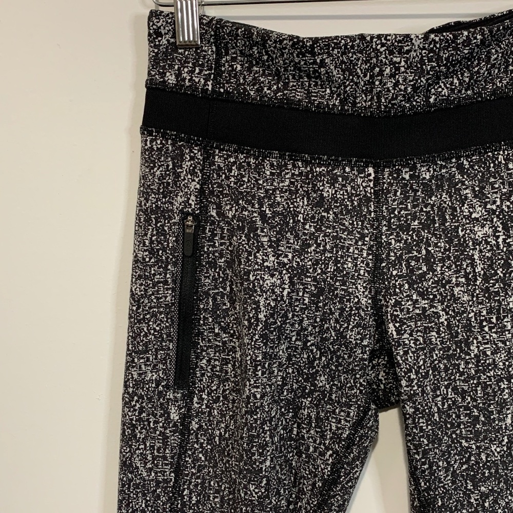 EXCELLENT Condition Lululemon Inspire Tight II | Splatter White Black |Patterned - Picture 5 of 8